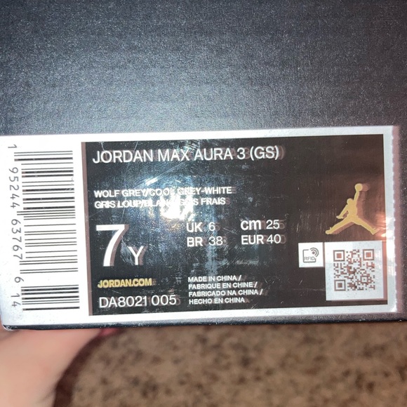 size 7y 
JORDAN MAX AURA 3 (GS) I will negotiate!! - Picture 2 of 10